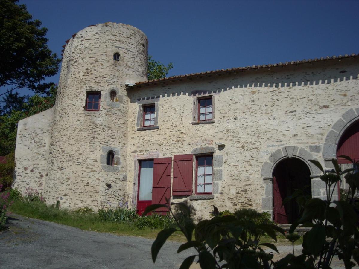 La Tour Des Laudes Bed & Breakfast Breuil-Barret Dış mekan fotoğraf