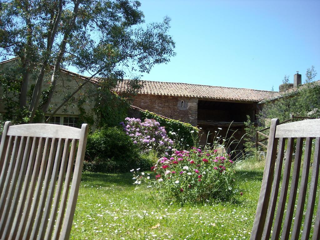 La Tour Des Laudes Bed & Breakfast Breuil-Barret Dış mekan fotoğraf