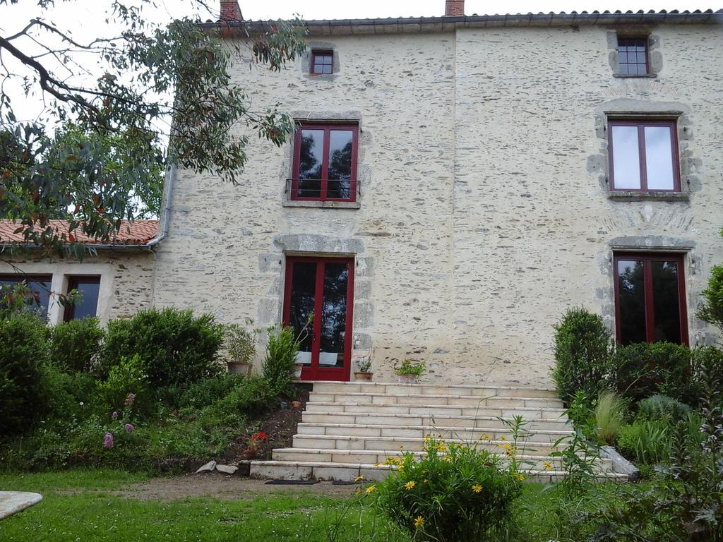 La Tour Des Laudes Bed & Breakfast Breuil-Barret Dış mekan fotoğraf