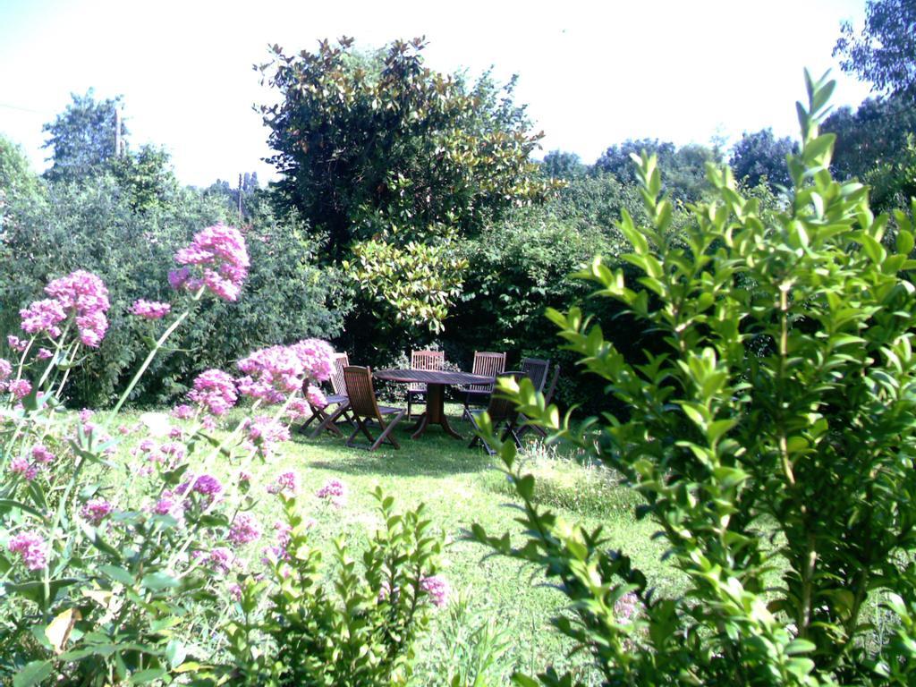La Tour Des Laudes Bed & Breakfast Breuil-Barret Dış mekan fotoğraf