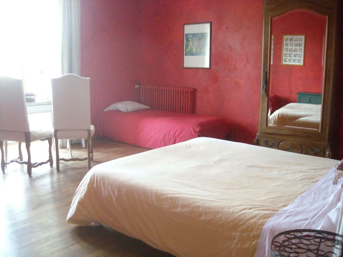 La Tour Des Laudes Bed & Breakfast Breuil-Barret Dış mekan fotoğraf