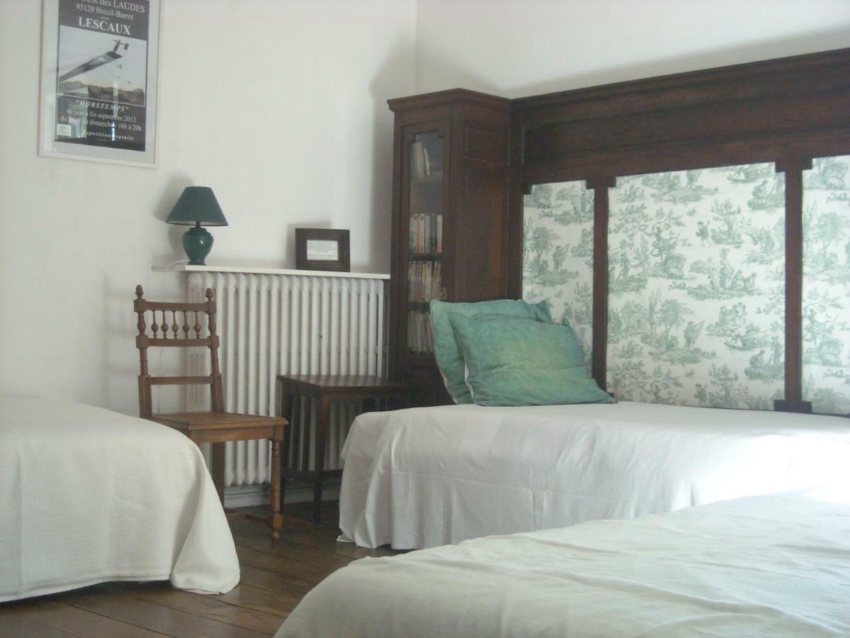 La Tour Des Laudes Bed & Breakfast Breuil-Barret Dış mekan fotoğraf