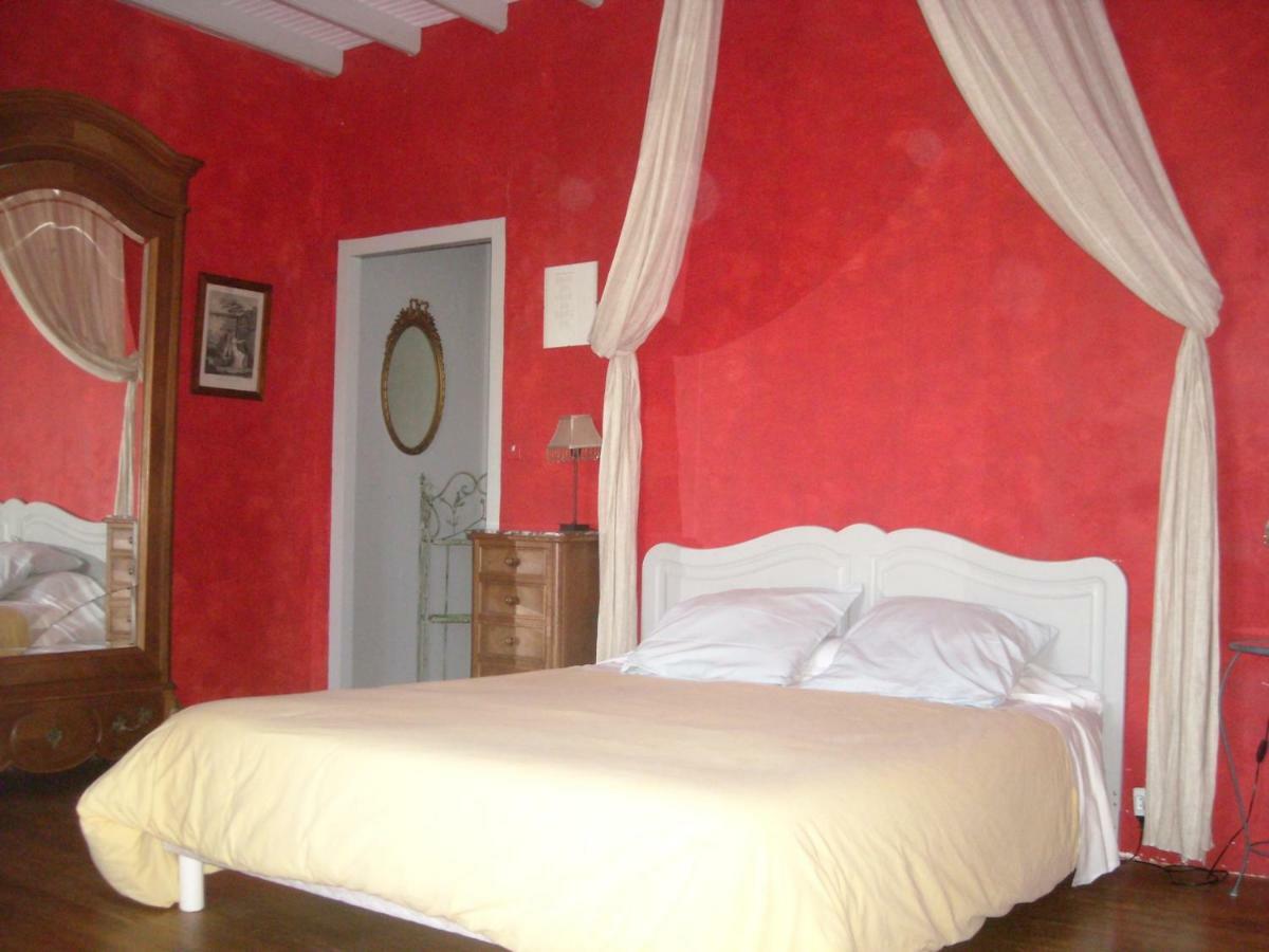 La Tour Des Laudes Bed & Breakfast Breuil-Barret Dış mekan fotoğraf